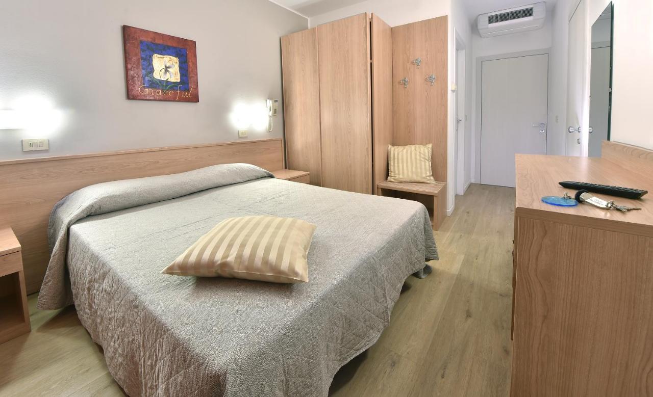 Hotel Meuble Nazionale Lignano Sabbiadoro Eksteriør bilde