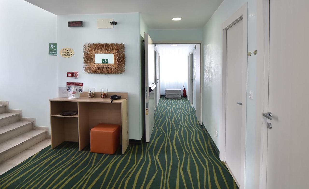 Hotel Meuble Nazionale Lignano Sabbiadoro Eksteriør bilde