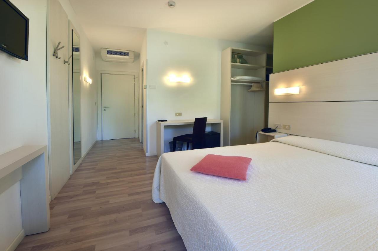 Hotel Meuble Nazionale Lignano Sabbiadoro Eksteriør bilde