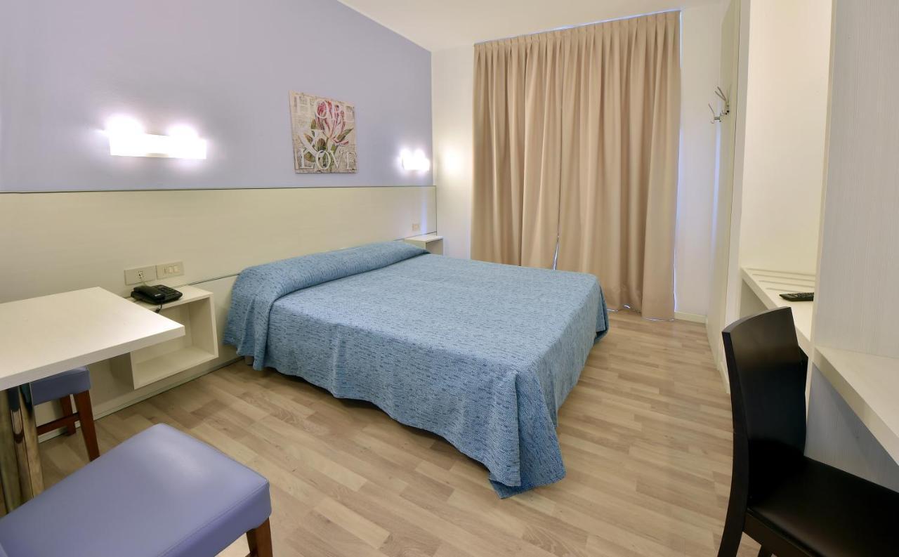 Hotel Meuble Nazionale Lignano Sabbiadoro Eksteriør bilde