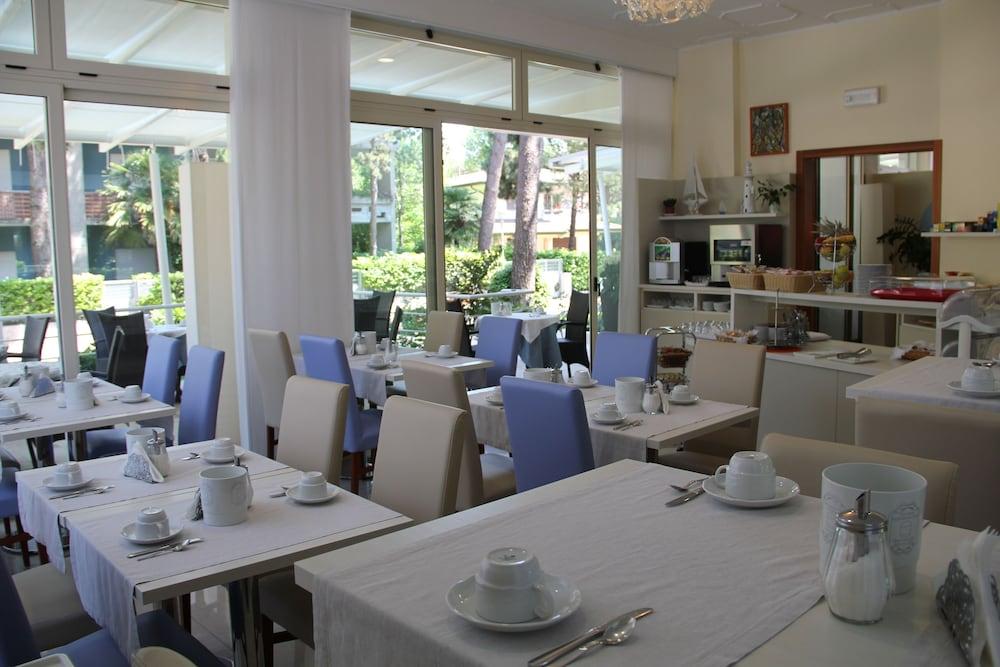 Hotel Meuble Nazionale Lignano Sabbiadoro Eksteriør bilde