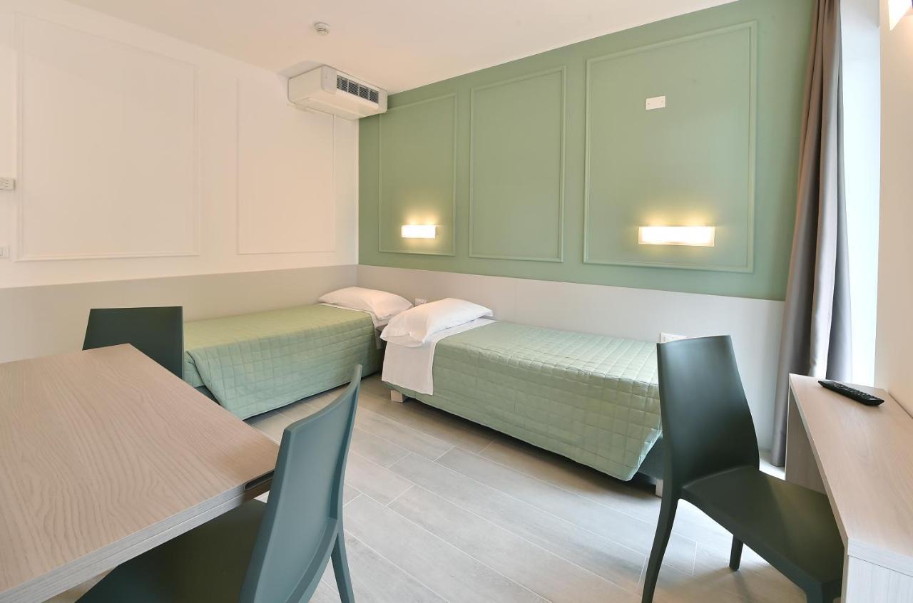 Hotel Meuble Nazionale Lignano Sabbiadoro Eksteriør bilde