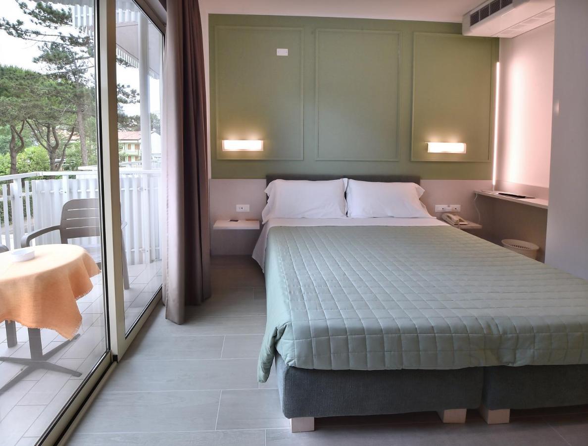 Hotel Meuble Nazionale Lignano Sabbiadoro Eksteriør bilde