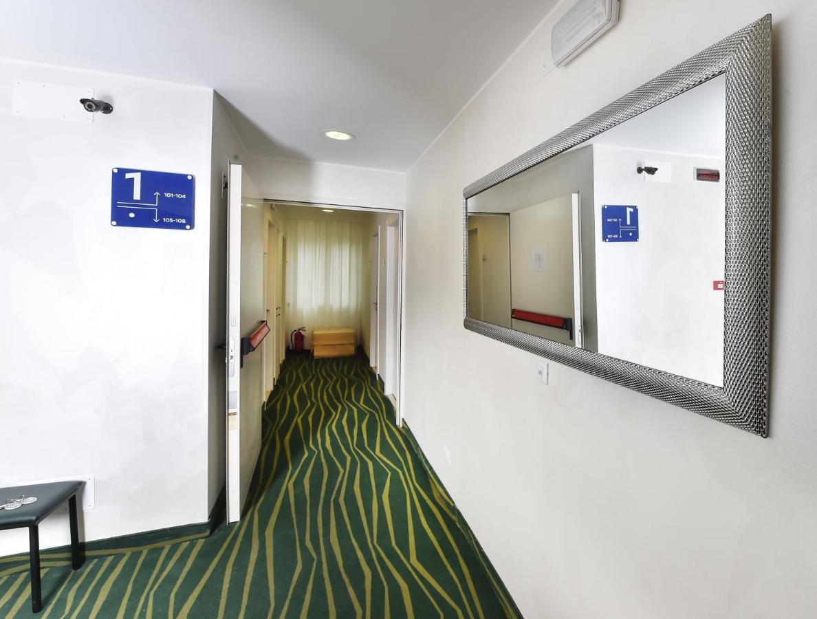 Hotel Meuble Nazionale Lignano Sabbiadoro Eksteriør bilde
