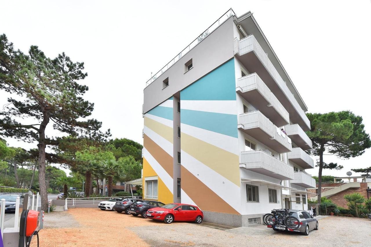 Hotel Meuble Nazionale Lignano Sabbiadoro Eksteriør bilde